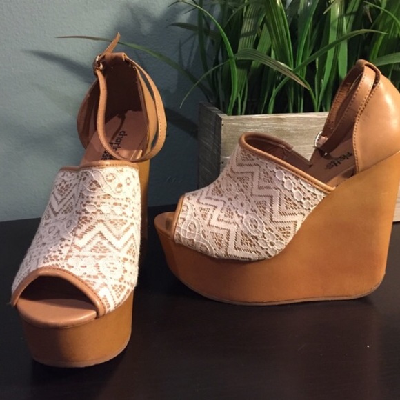 Lacey Wedge