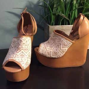 Lacey Wedge