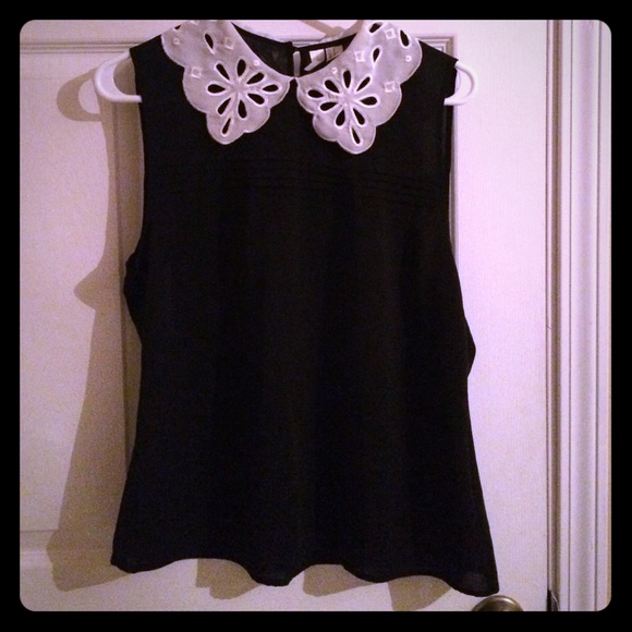 Black top with white collar!