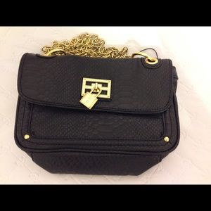 Kim Kardashians purse and handbag collection!