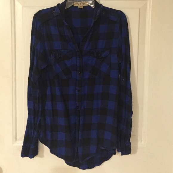 Long sleeve blue/black flannel shirt