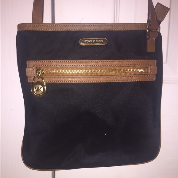 Michael Khors Kempton Crossbody (Black)