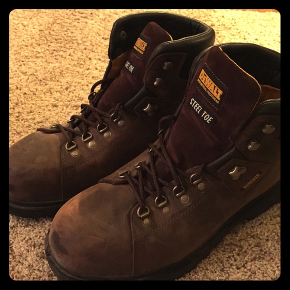 Dewalt industrial wear steel toe boot.  Men 12