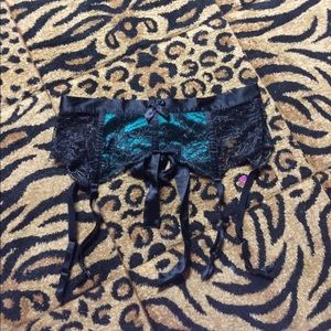 Vs garter belt
