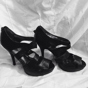 ⚡️FLASH SALE⚡️ Black Snake Print Heels