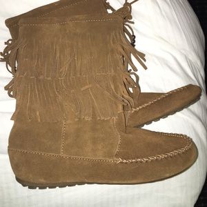Minnetonka 2 Layer Fringe Moccasin Boots
