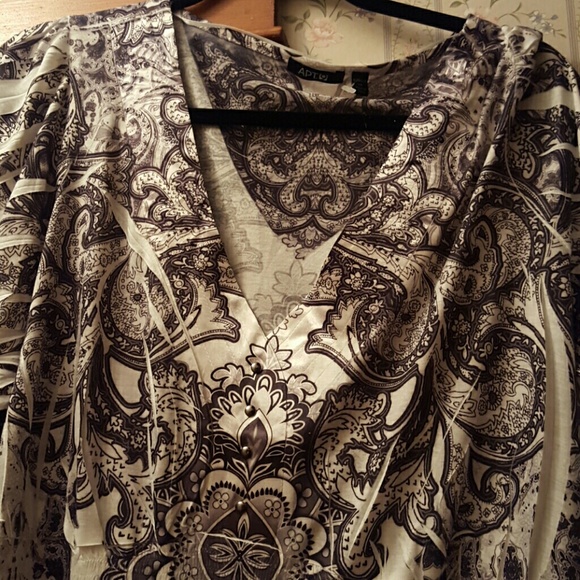 Apt 9 top
