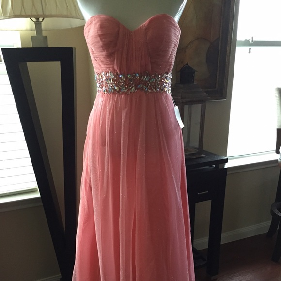 🚫SOLD🚫Formal Elegent Gown - Picture 3 of 4