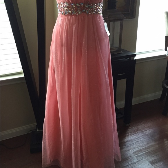 🚫SOLD🚫Formal Elegent Gown - Picture 4 of 4