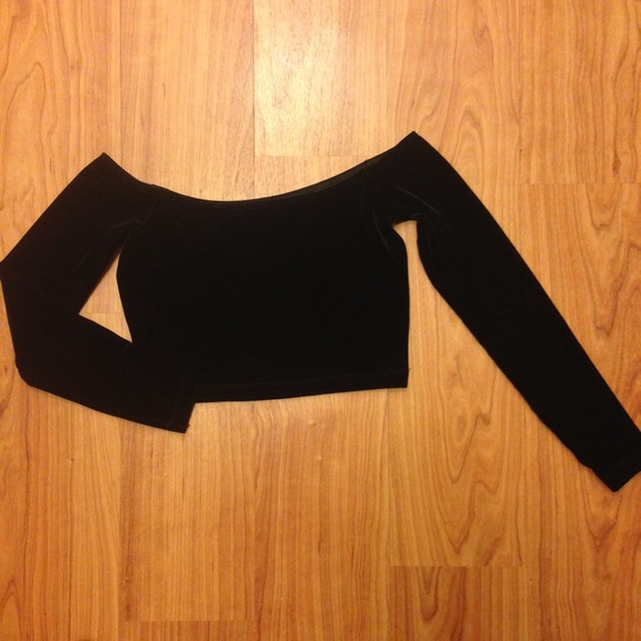 American Apparel Off-the-shoulder Velvet Crop Top