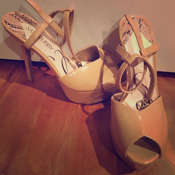 BRAND NEW PLATFORM HEELS