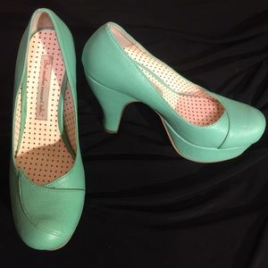 B.A.I.T. chunky heels mint aqua platform retro