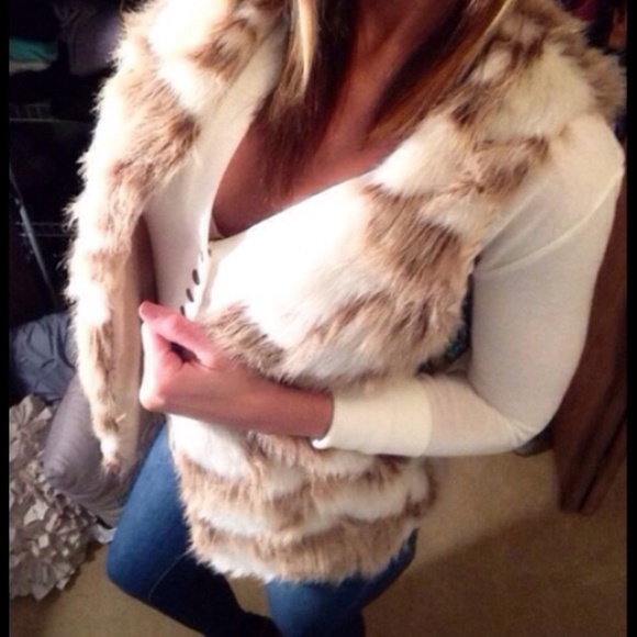 Boutique Jackets & Blazers - NWT Brown White Faux Fur Vest Size S