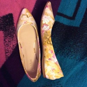 Flower pattern flats