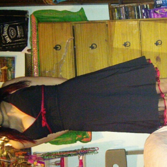 Black and red dress size SM