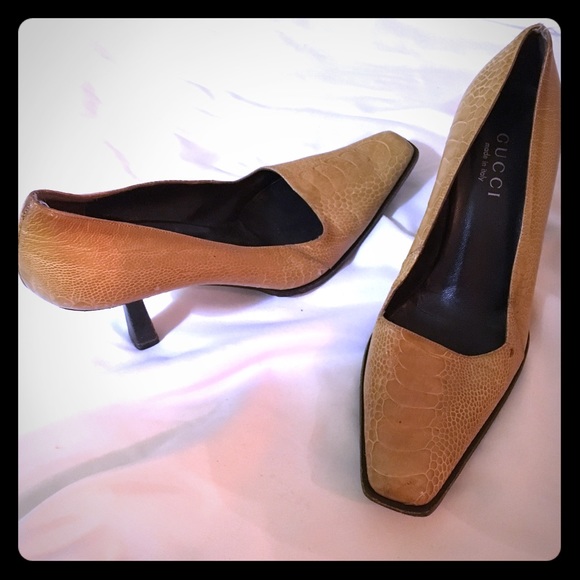 Vintage Gucci snakeskin pumps
