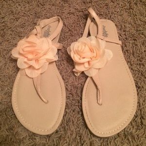 sandals with flower detail