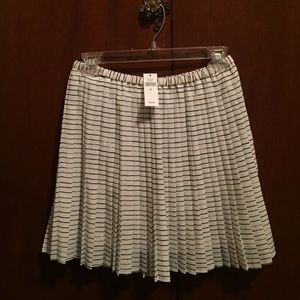 Banana Republic pleated skirt, size XS.