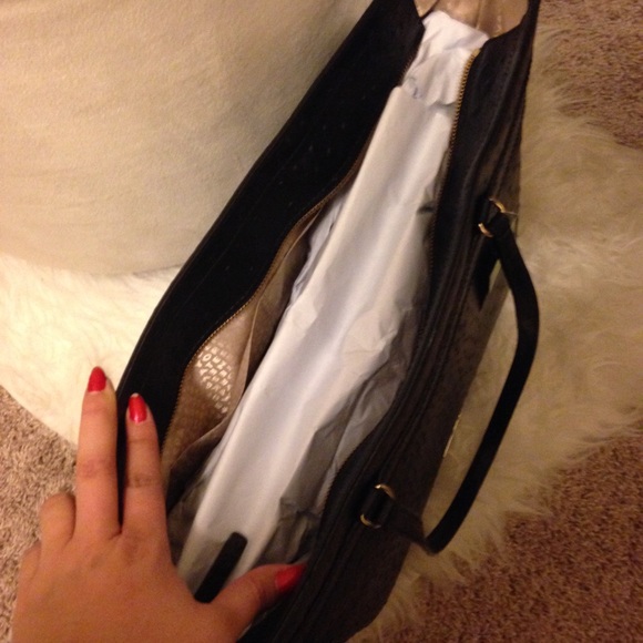 SOLD - PRICE DROP Kate Spade Valencia Road Tote - Picture 3 of 4