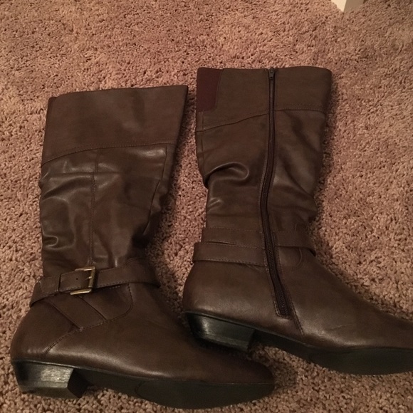BROWN BOOTS SIZE: 7.5