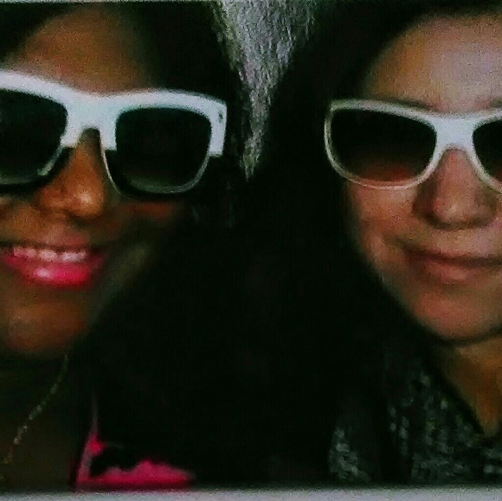 Meet your Poshers Jordan and Dani