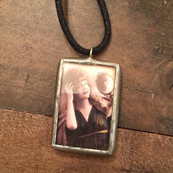 50 Shades....Necklace - Picture 2 of 3