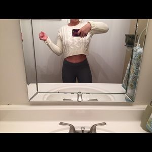 URBAN OUTFITTERS Knit sweater