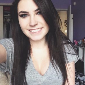 Meet your Posher, Alexis