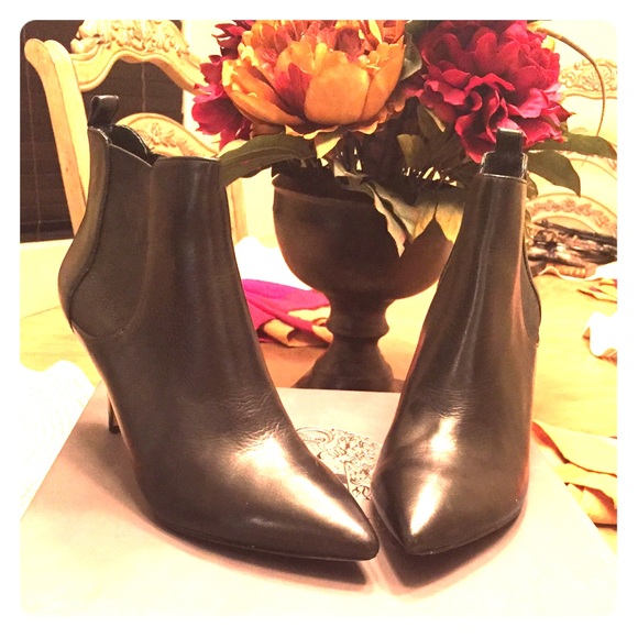VINCE CAMUTO BOOTIES
