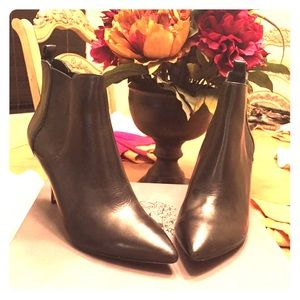 VINCE CAMUTO BOOTIES