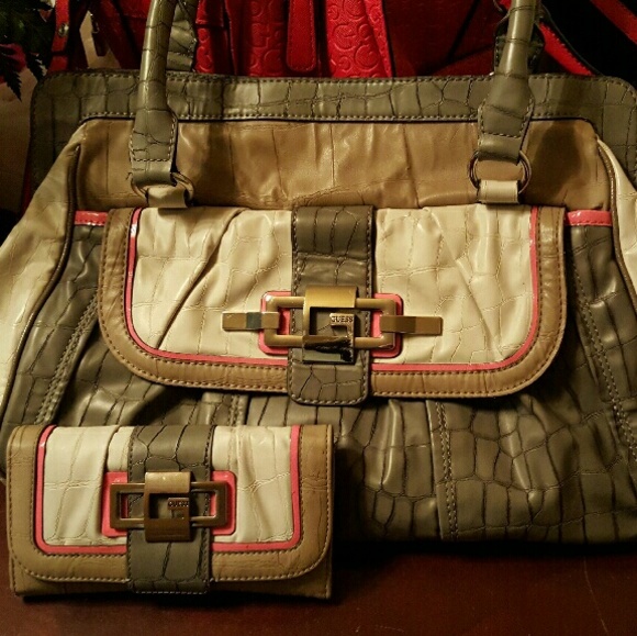 Guess purse and matching wallet