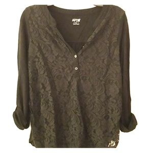 Lace Front VNeck Top 😍💋