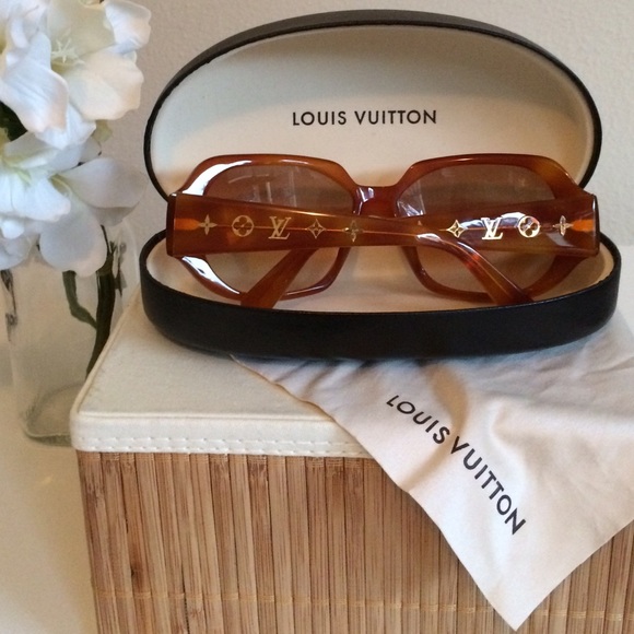 GORGEOUS LV Sunglasses. - Picture 3 of 5