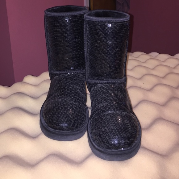 Short Black Sparkly UGGs from UGG Australia - Picture 2 of 3