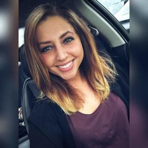 Meet your Posher, Alexis