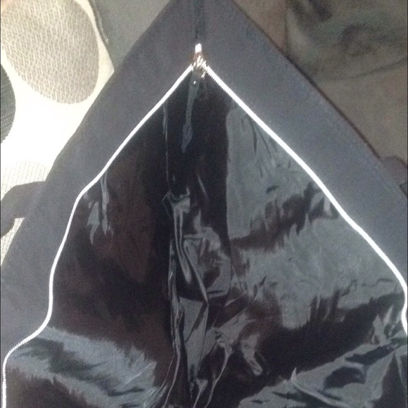 New Vs Tote - image 2