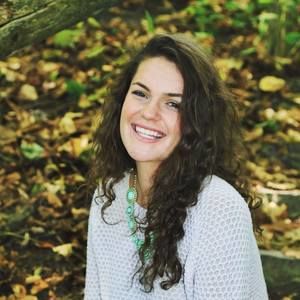 Meet your Posher, Maura