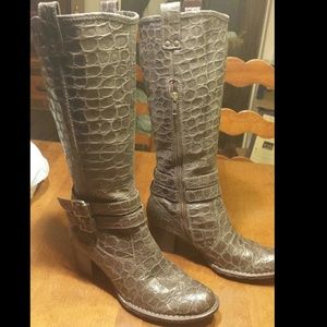 7 1/2 Mud Brown Born Distressed  Heeled Boots