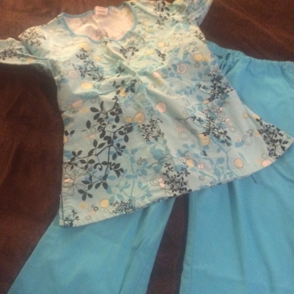 Small medical scrubs