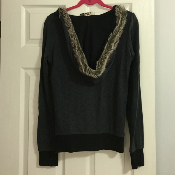 Volcom hoodie - Picture 2 of 3