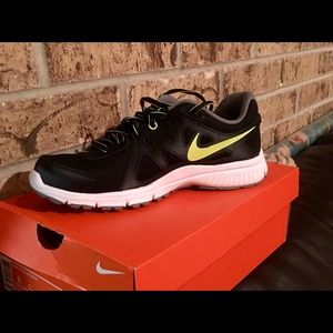 MENS Nike Revolution 2