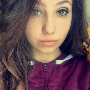 Meet your Posher, Brittney