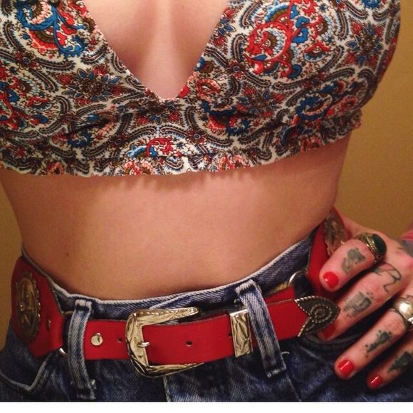 Obsessed 🎁 - Picture 3 of 3