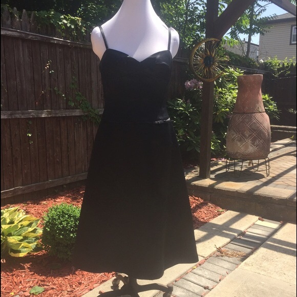 BCBG black mid-length cocktail dress - Picture 5 of 5