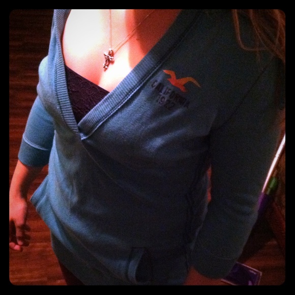Hollister 3/4" length sleeve hoodie