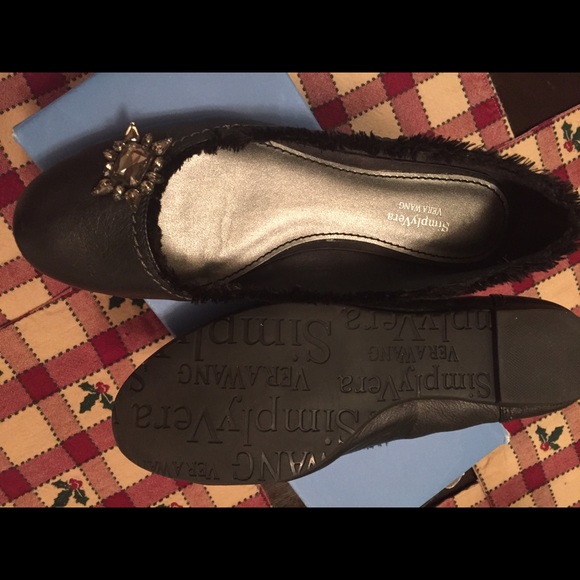 Simply Vera Flats - Picture 2 of 3