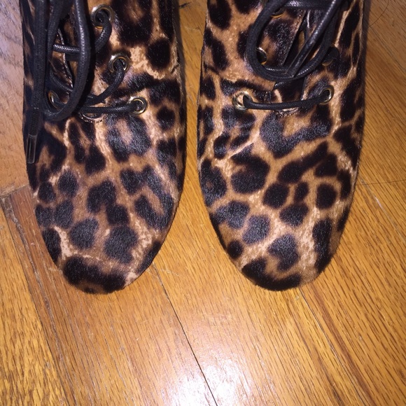 DVF Skylar Calf Hair Leopard Lace-Up Ankle Boot 7! - Picture 4 of 7