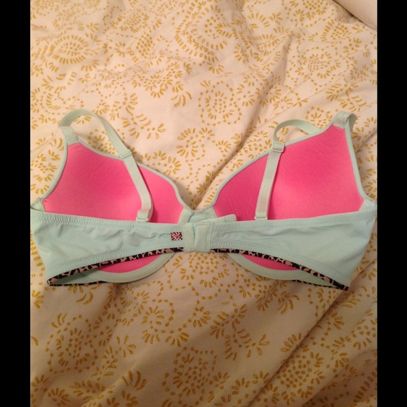 New never been worn Victoria's Secret bra - Picture 3 of 3