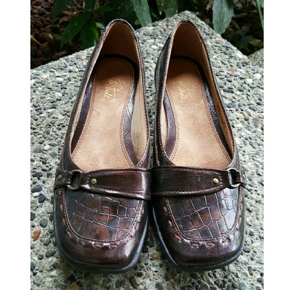 Life Stride Shoes - LIFE STRIDE Super Comfy Flats!