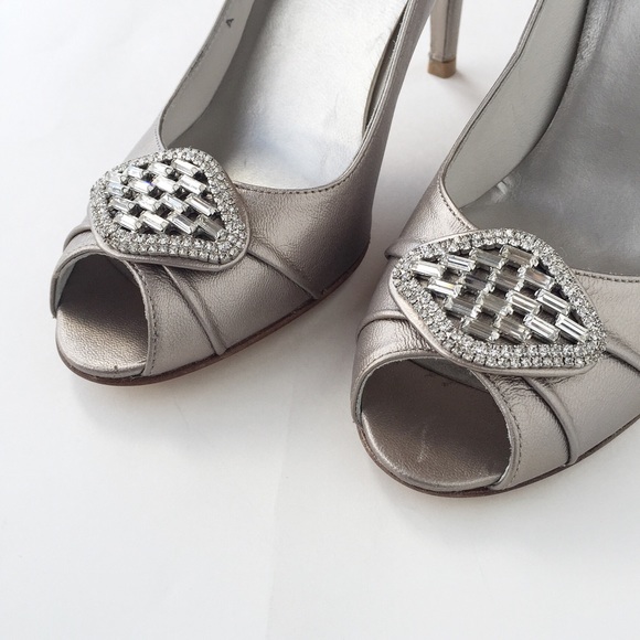 Gorgeous Stuart Weitzman D'Orsay Pumps - Picture 3 of 4